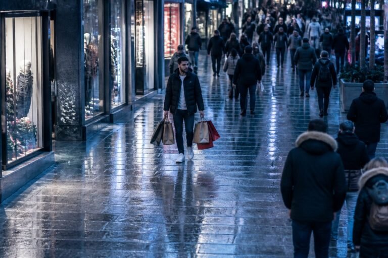 Holiday Retail Sales 2026 Projected at $1.7T by Deloitte